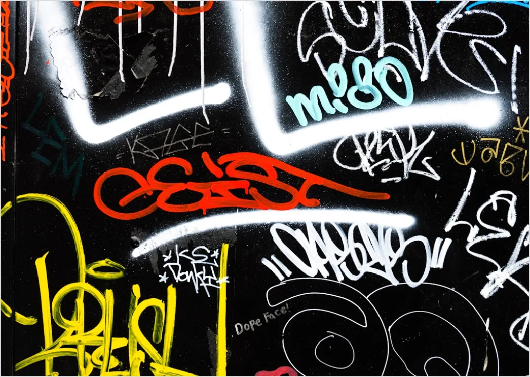 Graffiti Tags Auf Zugwand Perspektive Foto 49bc