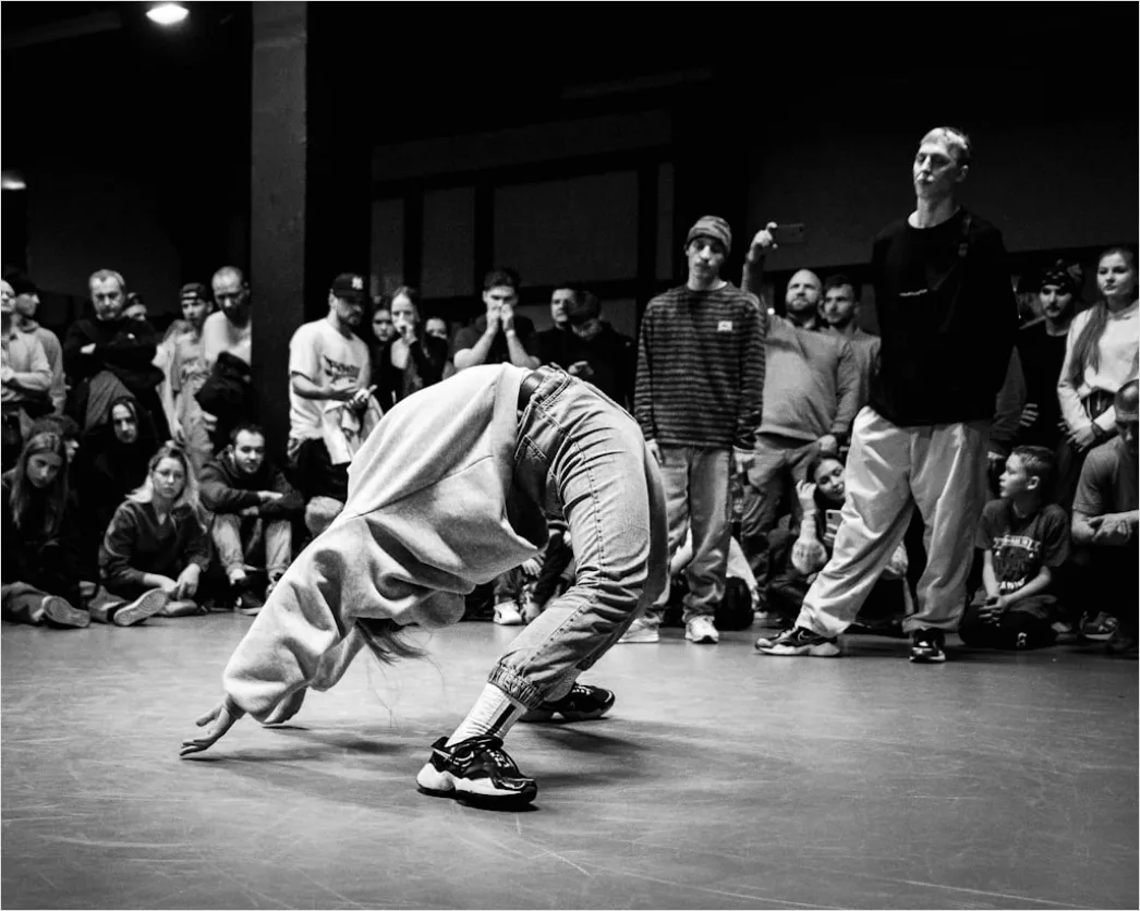 Hip Hop Jam Breakdance Bewegungsunschaerfe Foto 7959