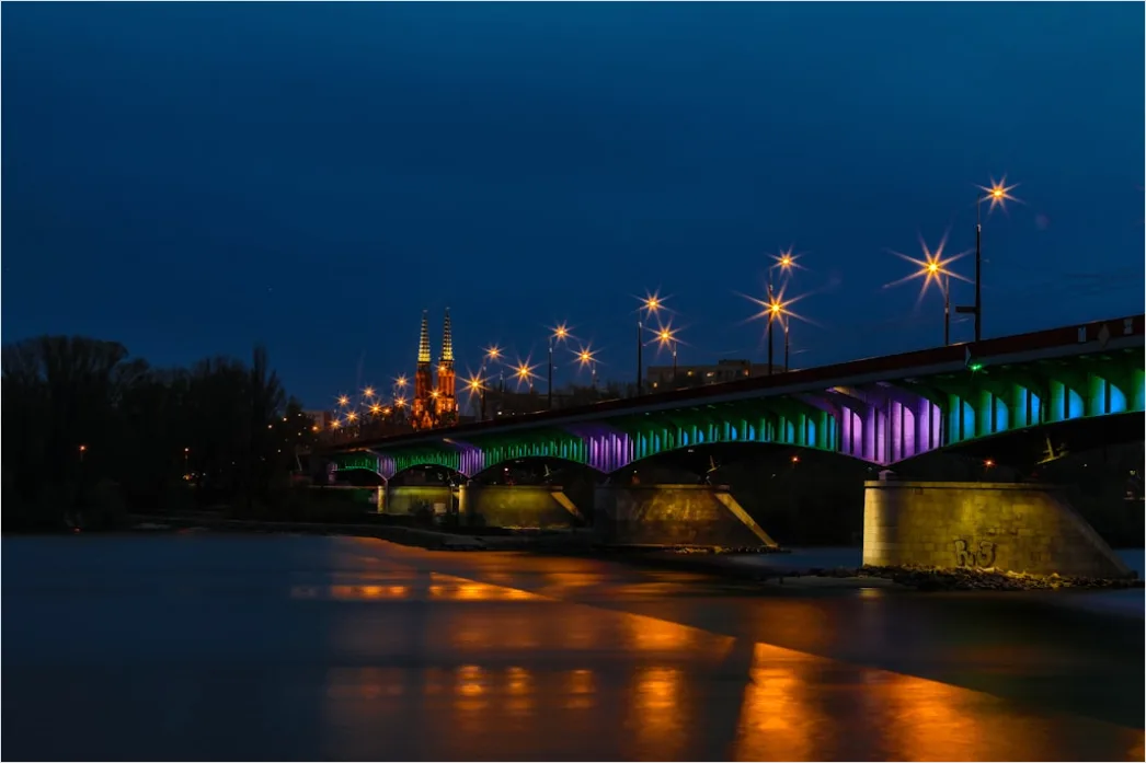 Historische Bruecke Ueber Fluss Blue Hour Foto 2386