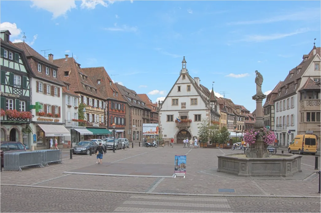 Detail Historischer Marktplatz Mit Brunnen Kulturfoto Number 4