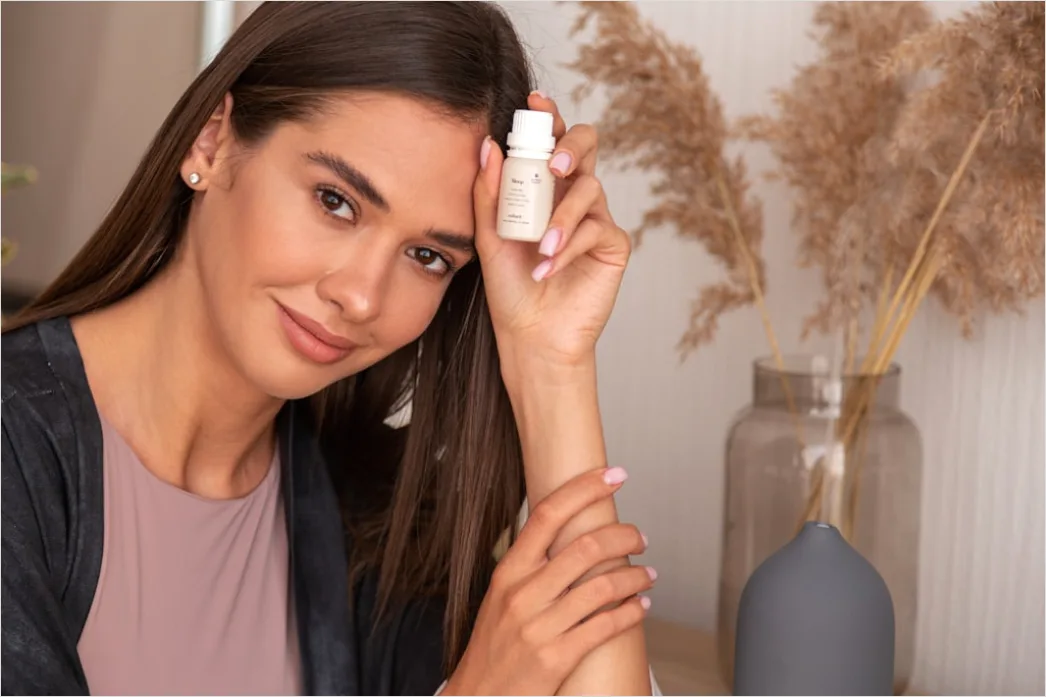 Hyaluronsaeure Serum Auf Feuchte Haut Foto 85f3