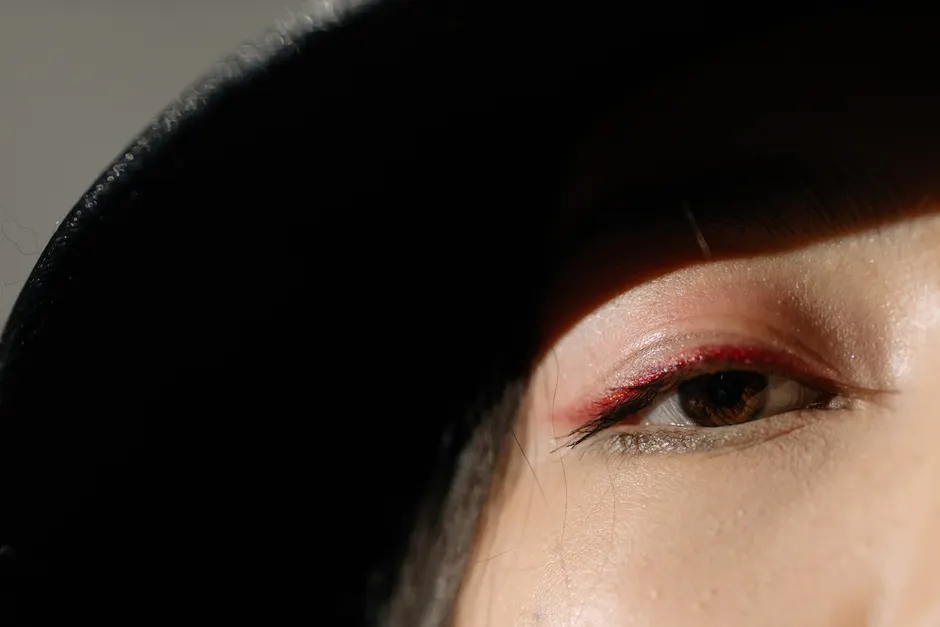 Detail Inner Corner Highlight Nahaufnahme Augen Make Up Number 18