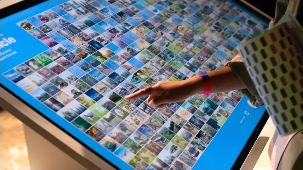 Interaktives Museum Touchscreen Exhibit Nahaufnahme 0862