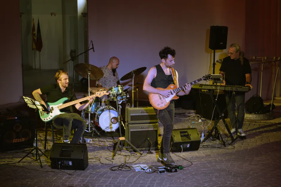 Kleines Konzert Im Kulturzentrum Band Auf Buehne Foto Fc61