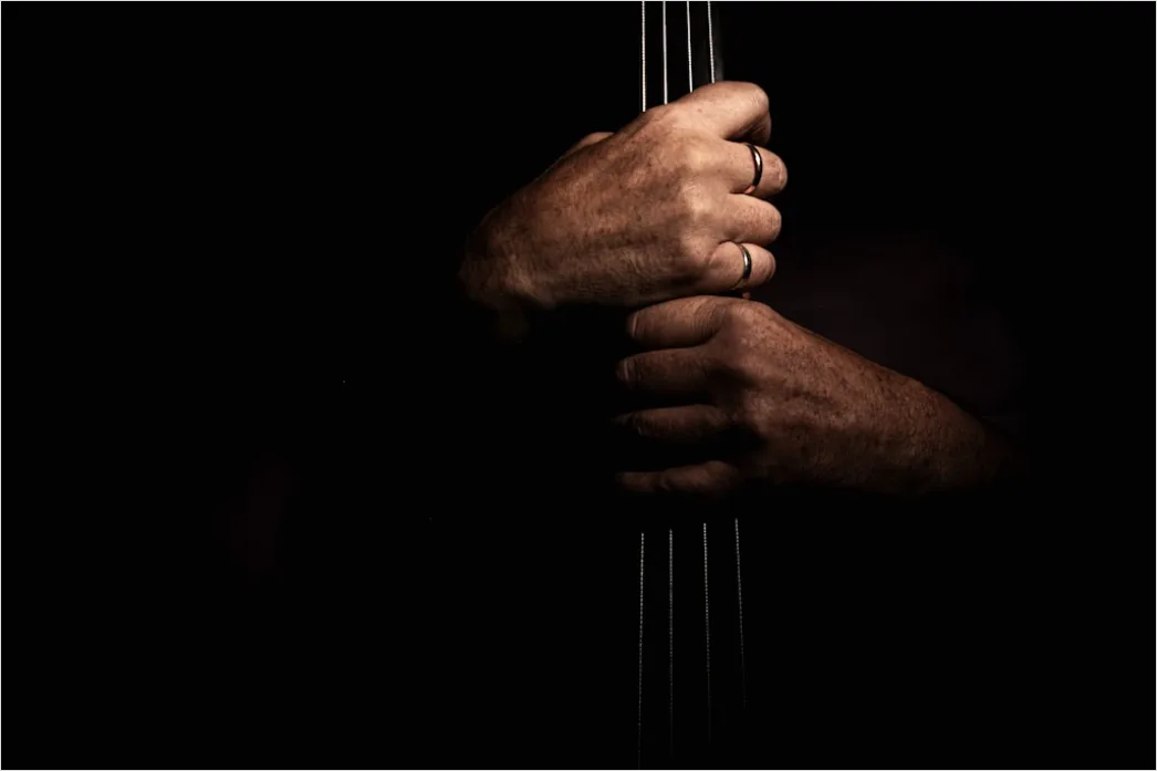 Kontrabass Im Jazzclub Warmes Licht Foto 38ba