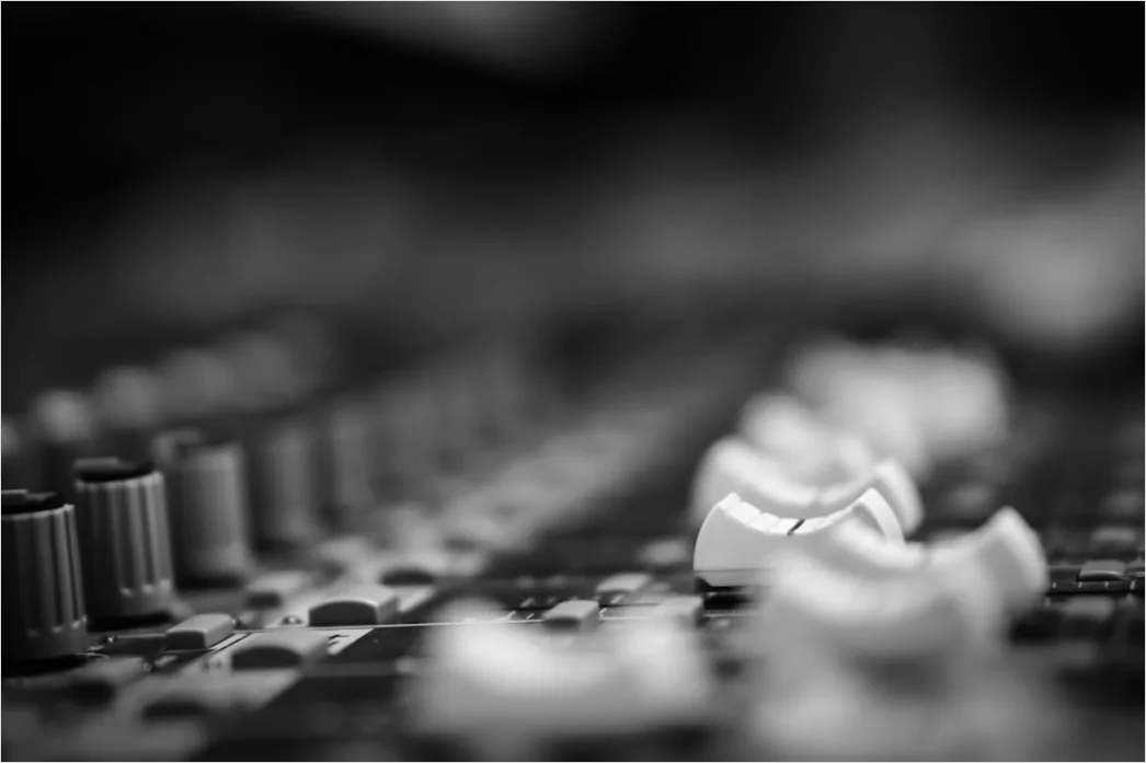Kopfhoerer Im Tonstudio Musikproduktion Detail Foto D396