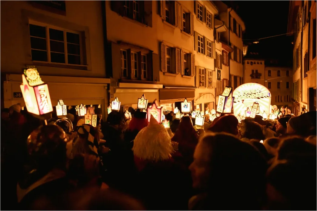 Laternenumzug St Martin Kinder Mit Laternen Foto 649e