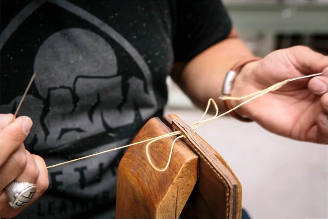 Detail Lederarbeiten Hand Näht Ledertasche Nahaufnahme Number 10