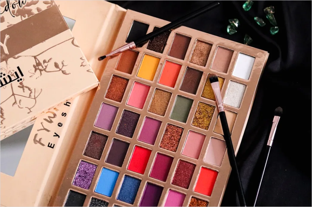 Lidschatten Palette Geoeffnet Flatlay Foto 94bf