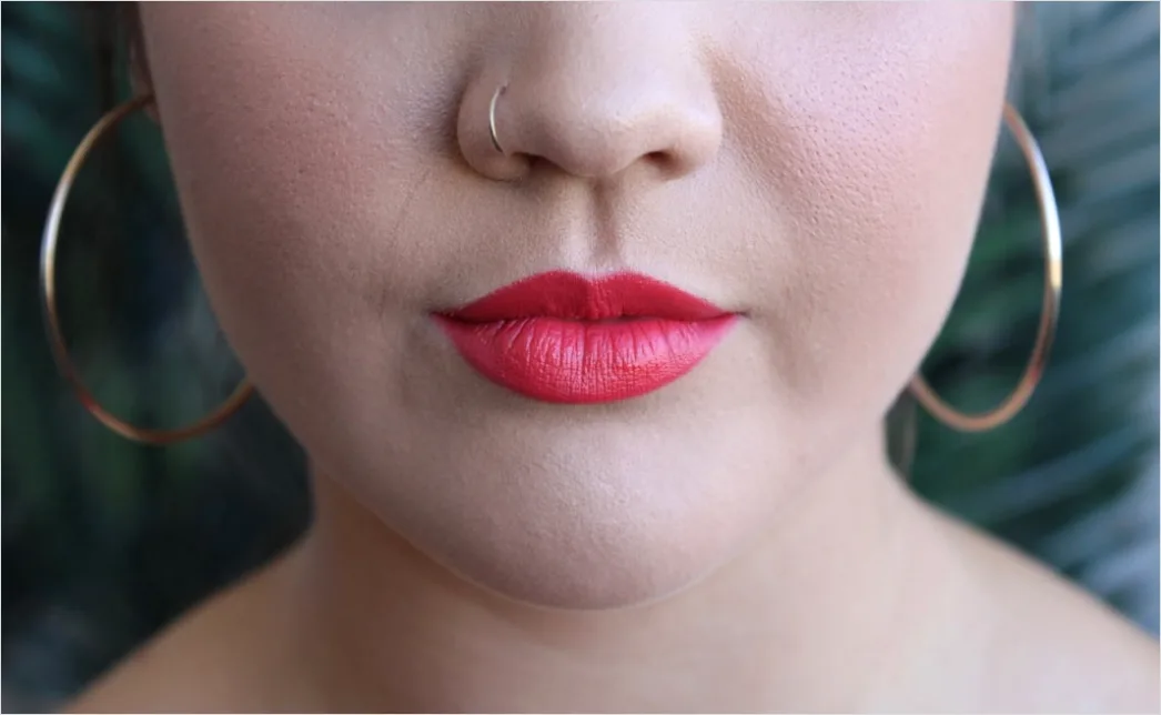 Lip Tint Natuerliches Finish Nahaufnahme Bild A502