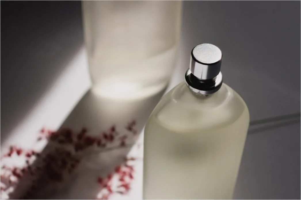 Detail Parfüm Flakon Produktfoto Mit Spiegelung Number 6