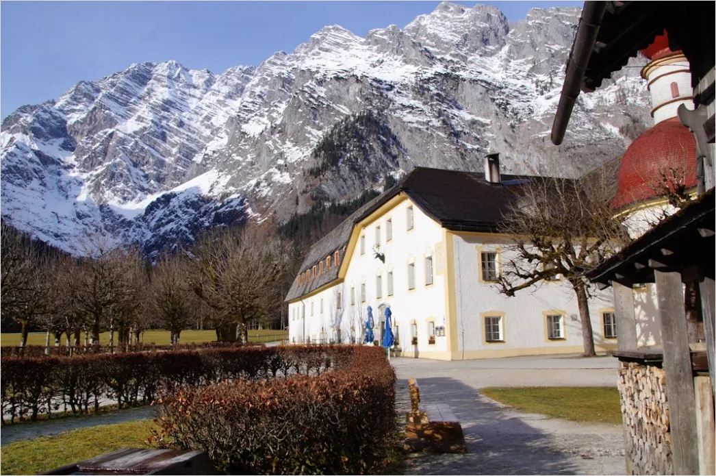 Ruheraum Klosterhof Brunnen Stilles Motiv Foto 3df6