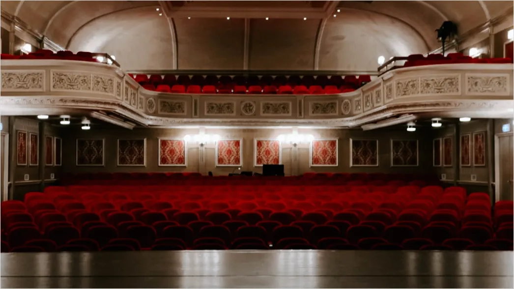 Samtstuehle Im Theaterreihen Muster Symmetrie Foto 47c1