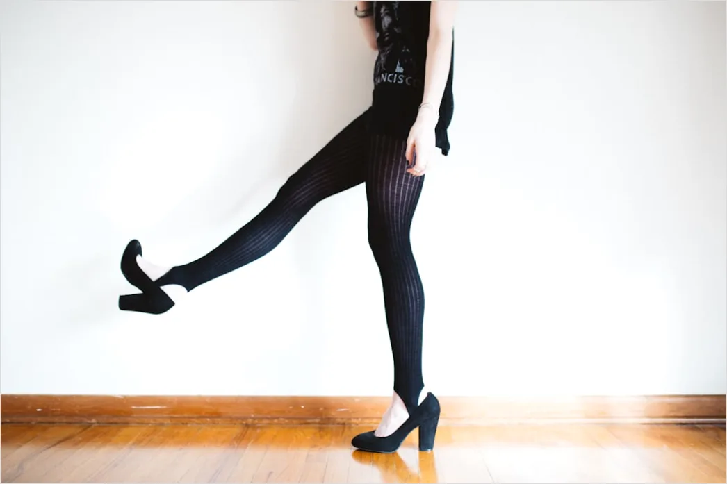Detail Satinkleid Outfit Mit Heels Abend Foto Number 15