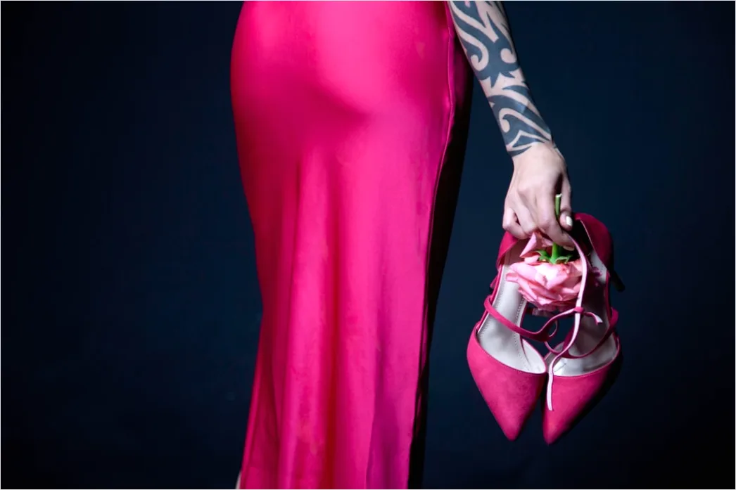 Detail Satinkleid Outfit Mit Heels Abend Foto Number 8