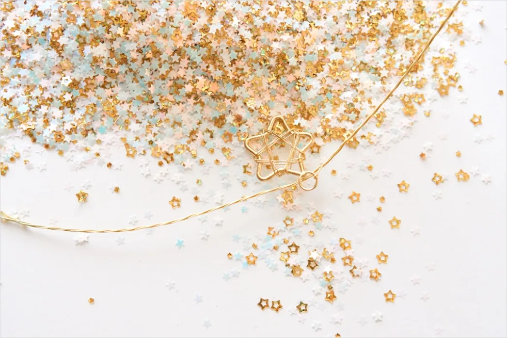 Detail Schmuck Layering Gold Ketten Nahaufnahme Number 15