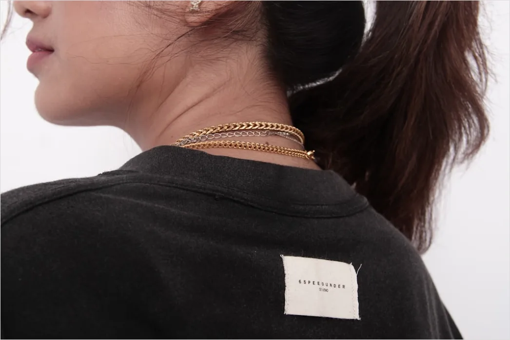 Detail Schmuck Layering Gold Ketten Nahaufnahme Number 17