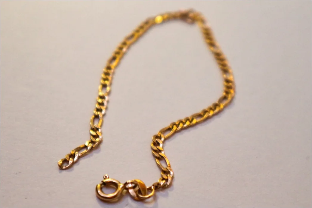 Detail Schmuck Layering Gold Ketten Nahaufnahme Number 18