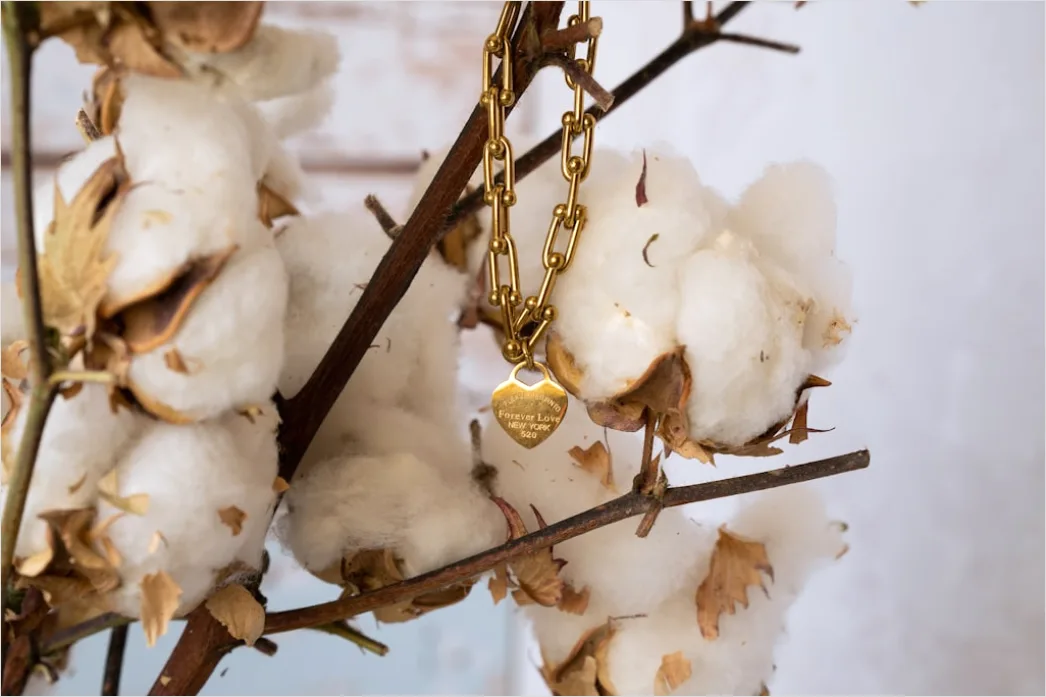 Detail Schmuck Layering Gold Ketten Nahaufnahme Number 6