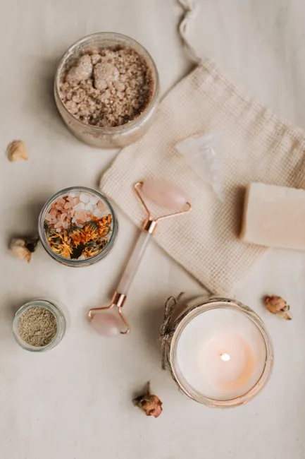 Detail Self Care Abend Kerzen Und Pflege Flatlay Foto Number 3