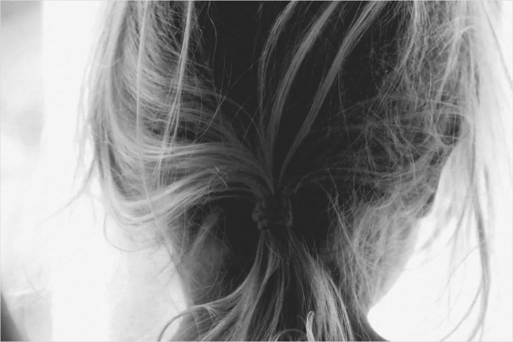 Detail Sleek Bun Mit Scheitel Elegant Foto Number 15