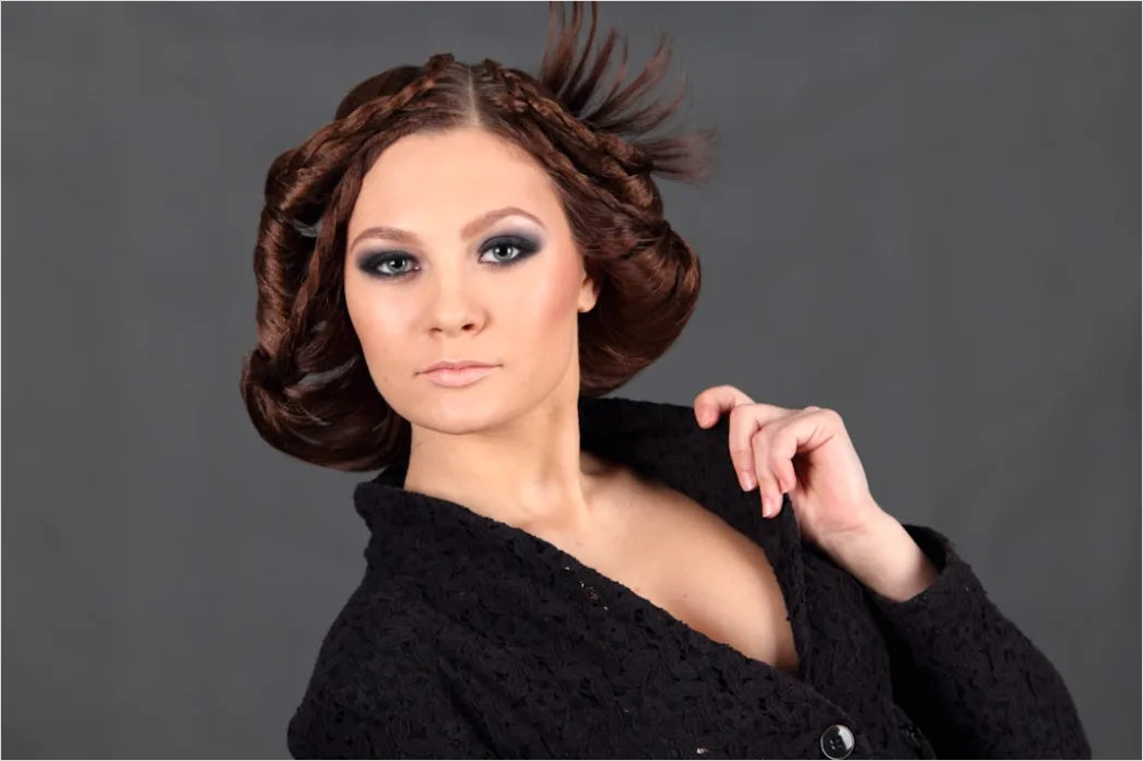 Detail Sleek Bun Mit Scheitel Elegant Foto Number 17