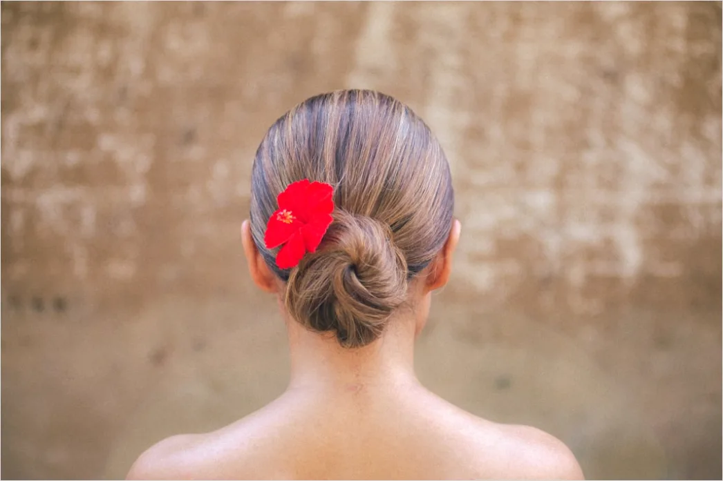 Detail Sleek Bun Mit Scheitel Elegant Foto Number 5
