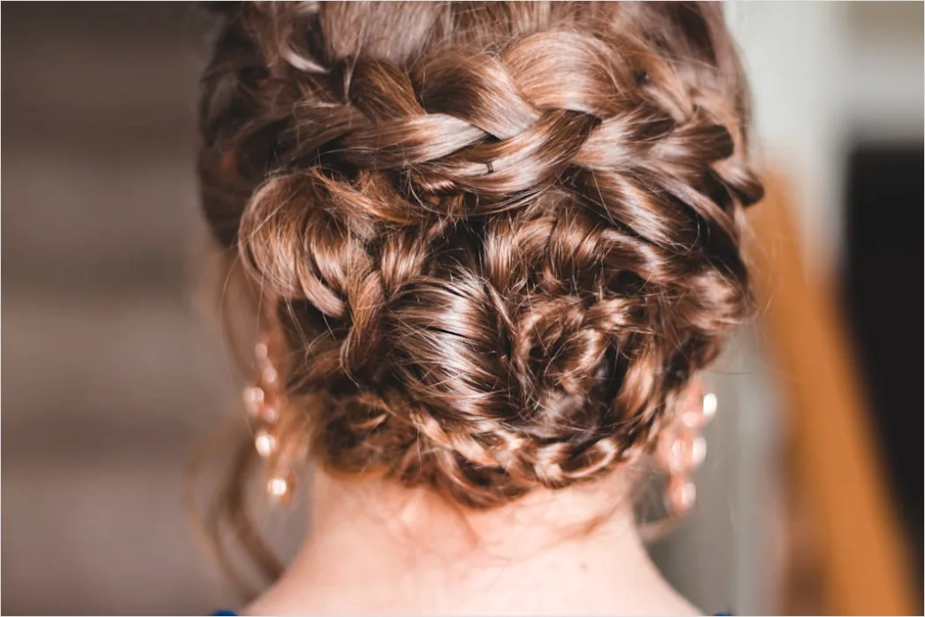 Detail Sleek Bun Mit Scheitel Elegant Foto Number 9