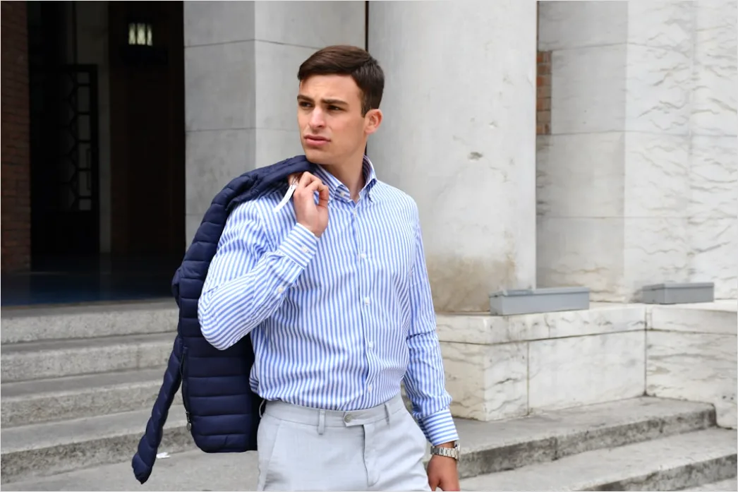 Detail Smart Casual Outfit Männer Chino Hemd Foto Number 2