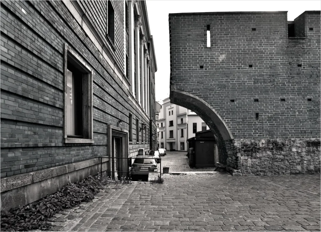 Stadtmauer Mit Torbogen Perspektive Foto 6cdb