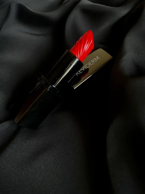 Detail Statement Lippenstift Glossy Finish Studio Foto Number 20