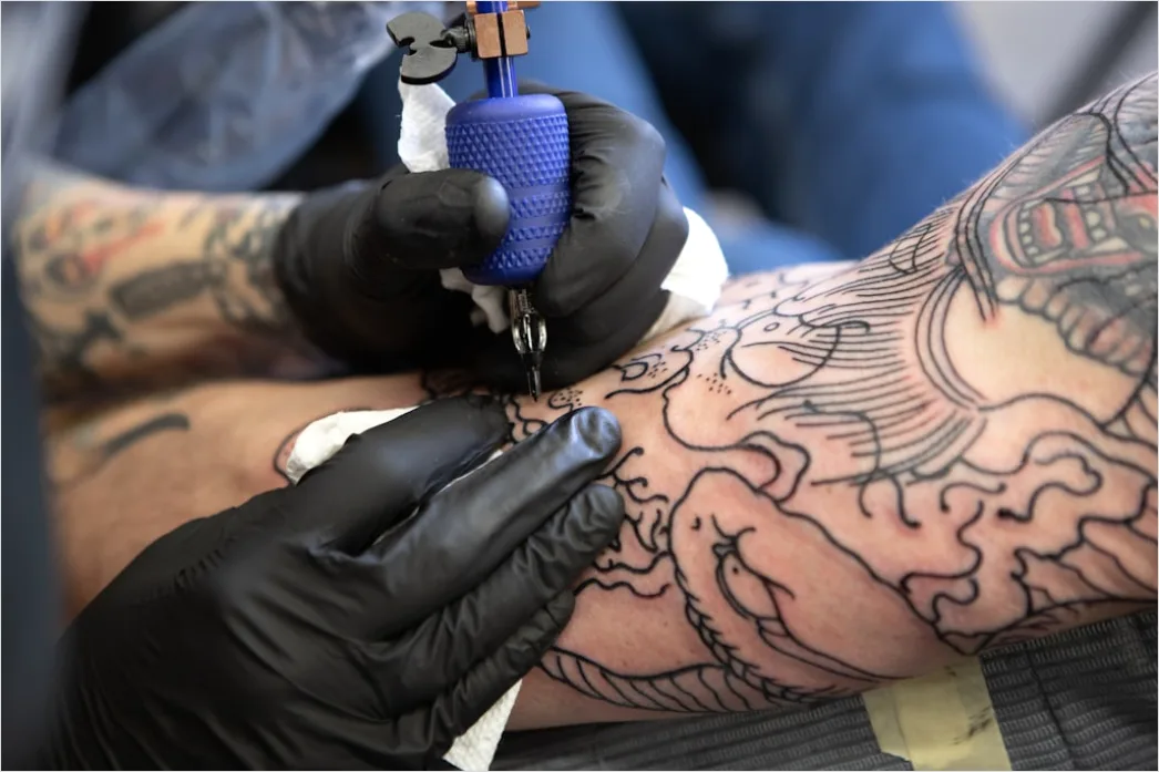 Tattoo Studio Nadel Und Tintenflaeschchen Detail Foto E8d2