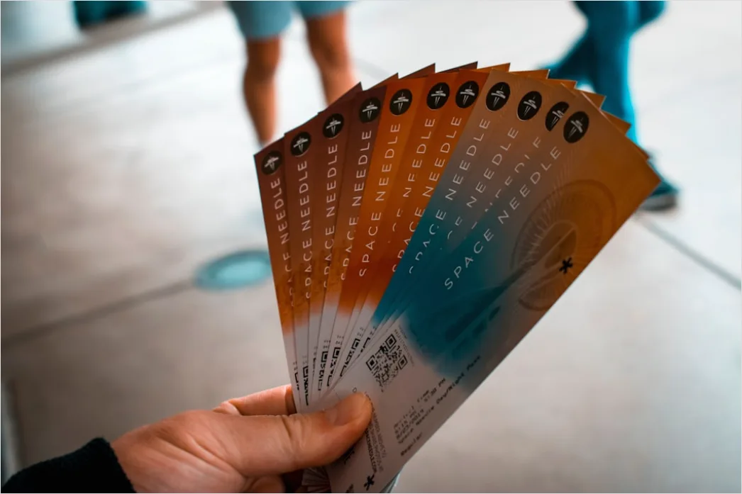 Ticket Abriss Theaterkarte In Der Hand Nahaufnahme 340d