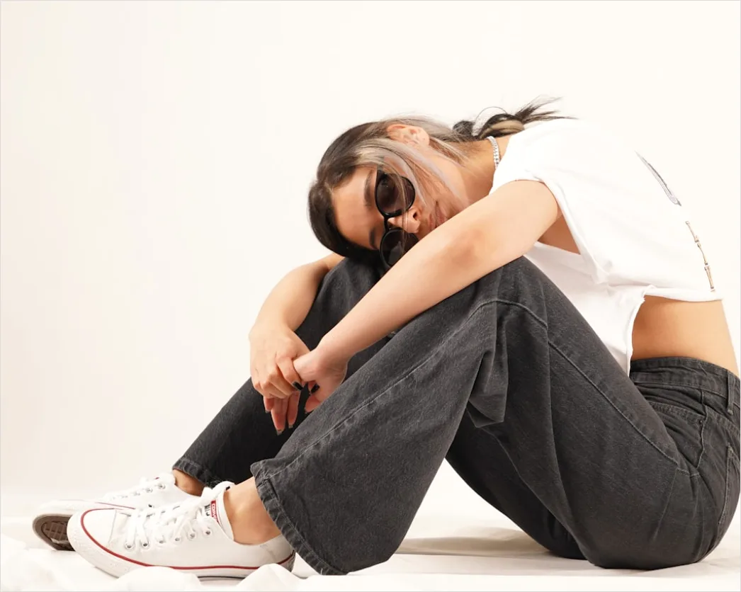 Detail Wide Leg Jeans Outfit Mit Sneaker Foto Number 2