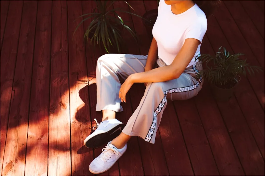 Detail Wide Leg Jeans Outfit Mit Sneaker Foto Number 15