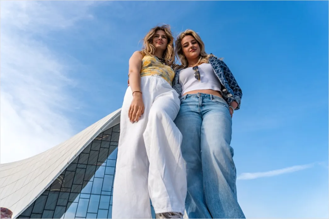 Detail Wide Leg Jeans Outfit Mit Sneaker Foto Number 8