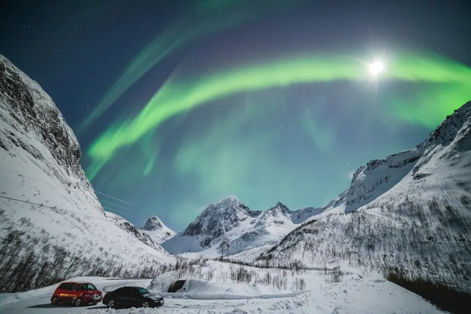 Detail Aurora Over Snowy Mountains Number 4