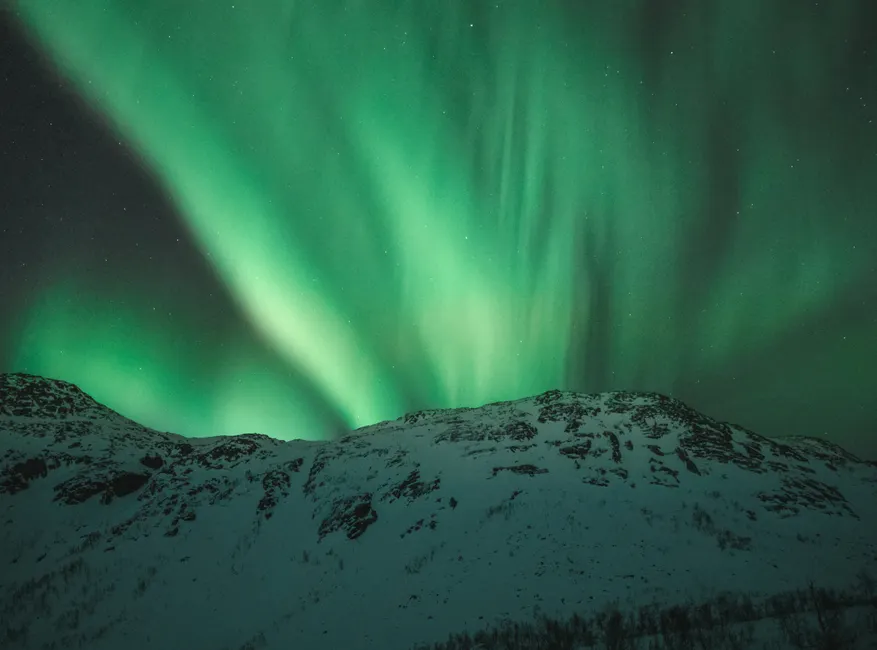 Detail Aurora Over Snowy Mountains Number 8