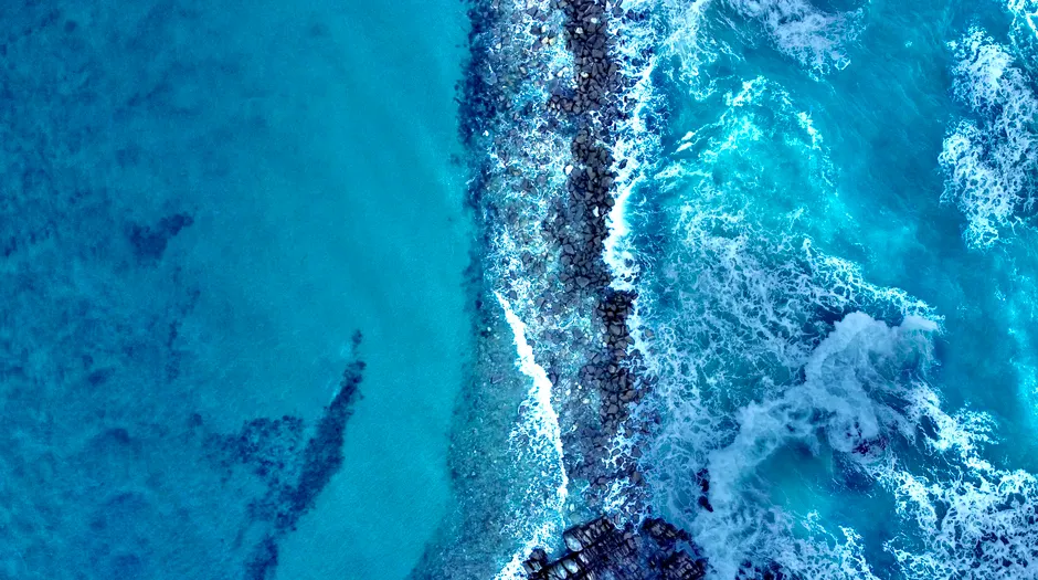 Detail Blue Ocean Aerial Shoreline Photo Number 4