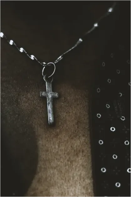 Detail Christian Cross Necklace Close Up Photo Number 3