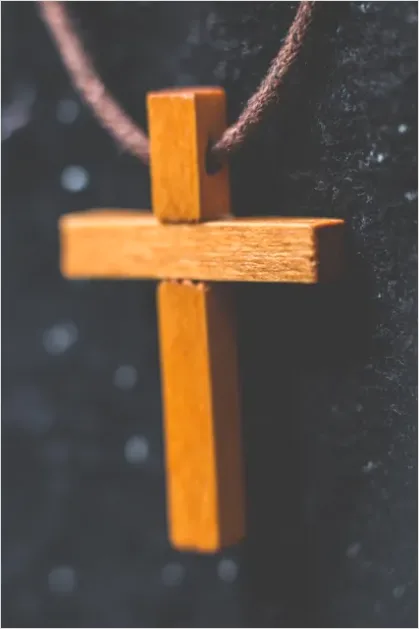 Detail Christian Cross Necklace Close Up Photo Number 4