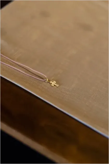 Detail Christian Cross Necklace Close Up Photo Number 9