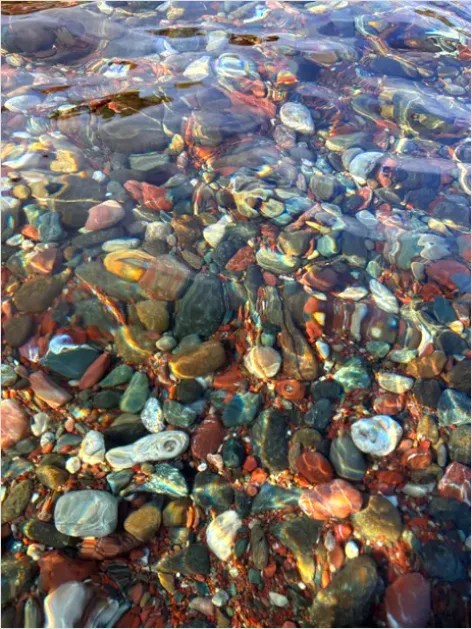 Crystal Clear Lake Pebbles Photo E33b