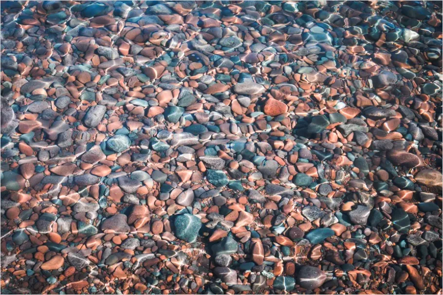 Detail Crystal Clear Lake Pebbles Photo Number 2
