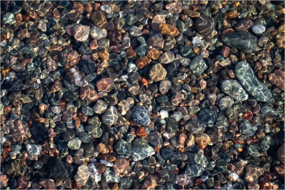 Detail Crystal Clear Lake Pebbles Photo Number 4