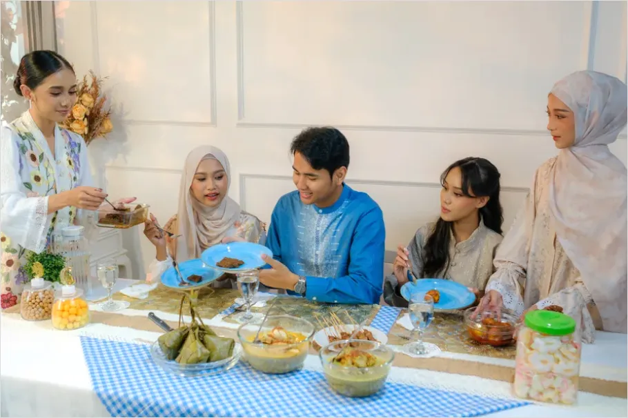 Detail Eid Al Fitr Family Celebration Table Number 4