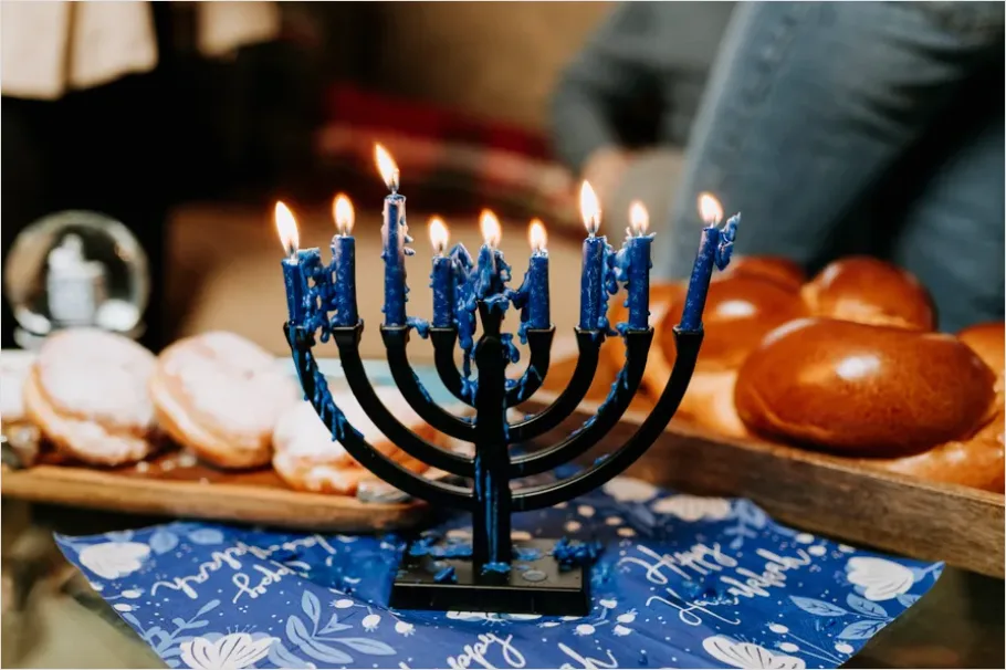 Detail Menorah Candles Lit Dark Background Number 4