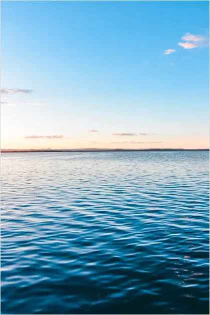Detail Minimalist Lake Horizon Wallpaper Number 3