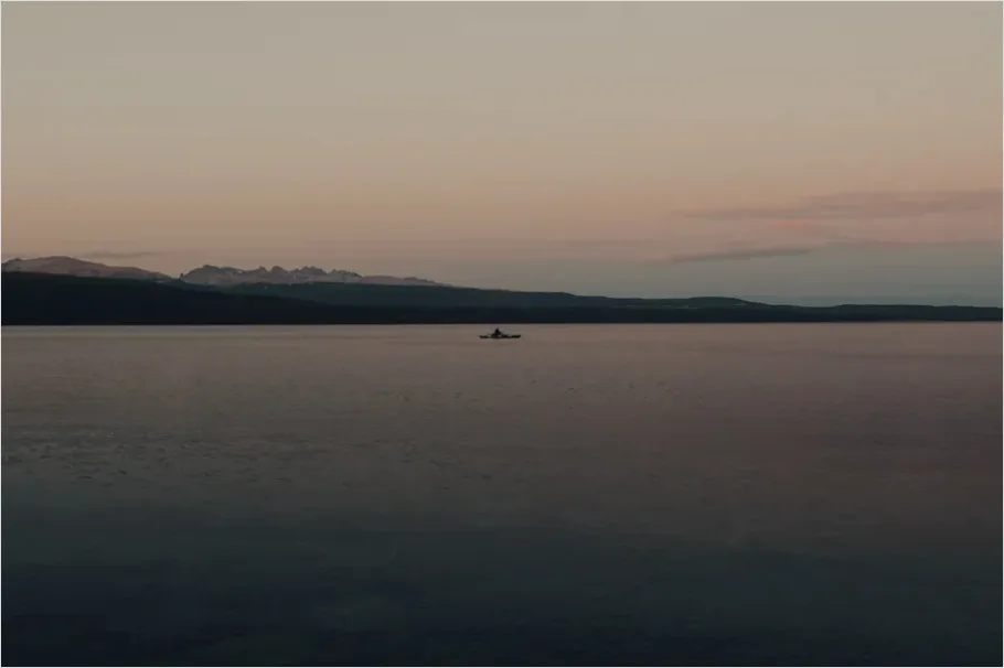 Detail Minimalist Lake Horizon Wallpaper Number 4