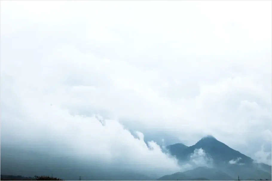 Detail Minimalist Mountain Landscape Fog Number 7